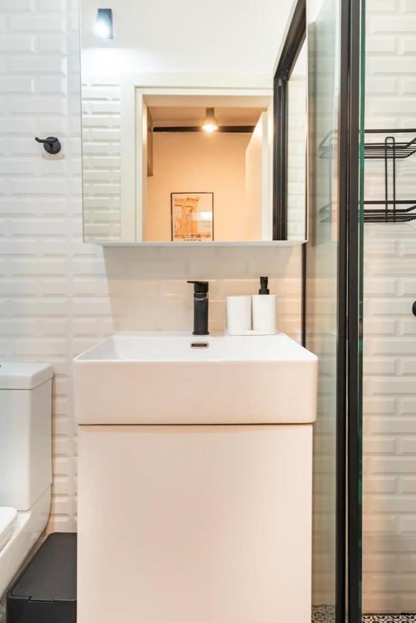 Cute Tiny Apartment In The Heart Of Flisvos Афіни Екстер'єр фото